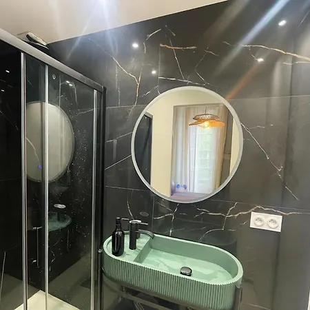 Апартаменты Central- Walk To Massena &