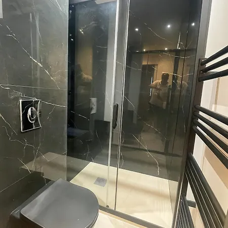 Central- Walk To Massena & *