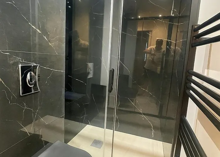 Central- Walk To Massena & *