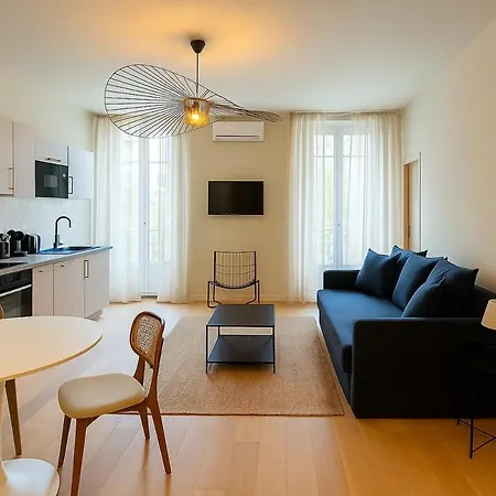 Central- Walk To Massena & *