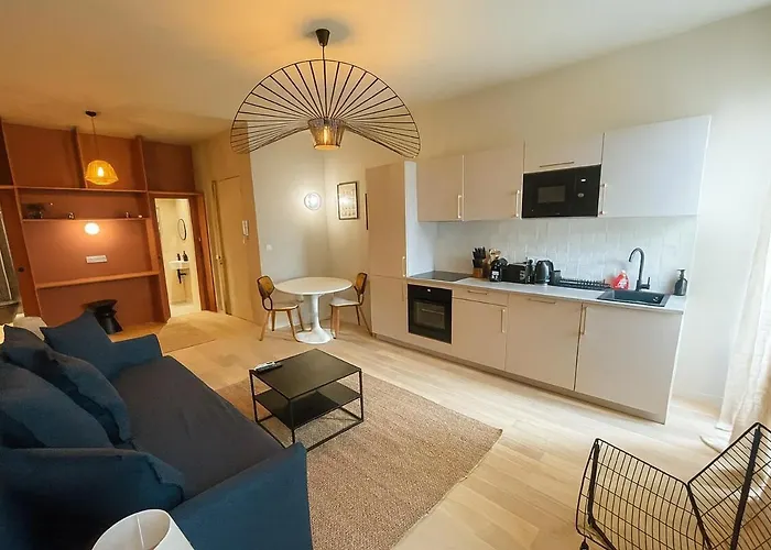 Central- Walk To Massena &