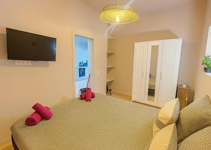 Central- Walk To Massena & Appartement Nice