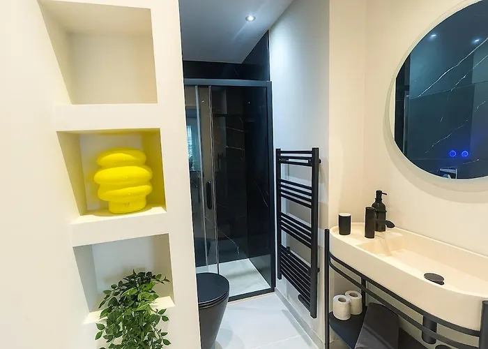 Central- Walk To Massena & * Nice