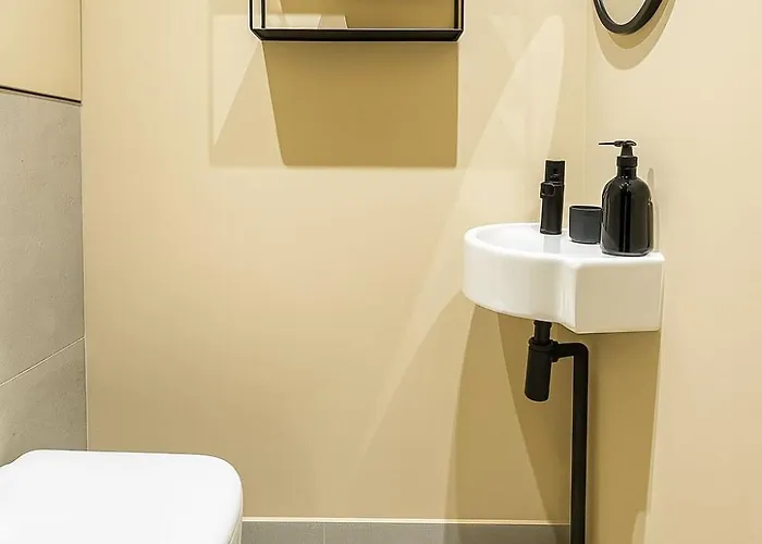 Central- Walk To Massena & Nice